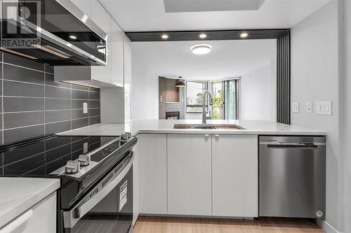 707 1199 Eastwood Street, Coquitlam, BC - Indoor Photo Showing Kitchen