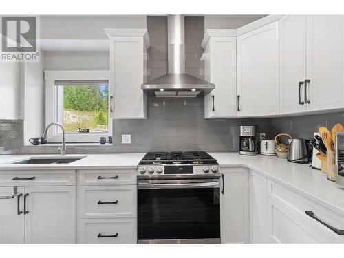 2715 Golf Course Drive Unit# 26, Blind Bay, BC - Indoor Photo Showing Kitchen With Double Sink