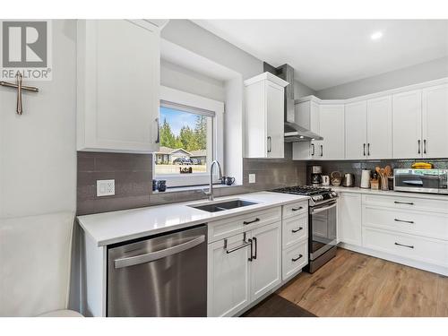 2715 Golf Course Drive Unit# 26, Blind Bay, BC - Indoor Photo Showing Kitchen With Double Sink