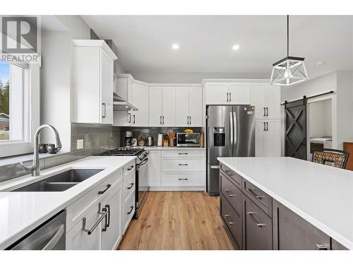 2715 Golf Course Drive Unit# 26, Blind Bay, BC - Indoor Photo Showing Kitchen With Double Sink With Upgraded Kitchen