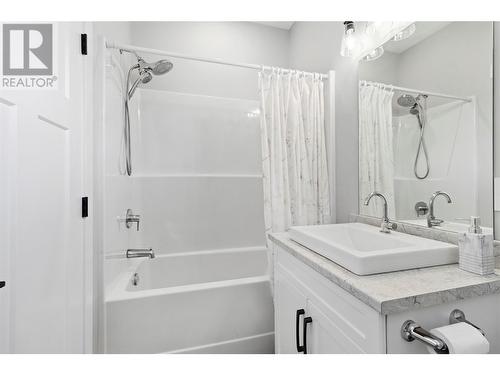 2715 Golf Course Drive Unit# 26, Blind Bay, BC - Indoor Photo Showing Bathroom