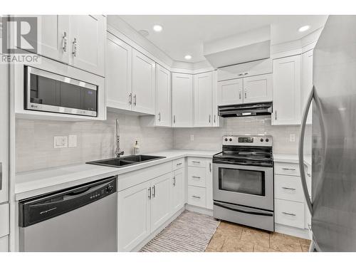 160 Celano Crescent Unit# 106, Kelowna, BC - Indoor Photo Showing Kitchen With Double Sink