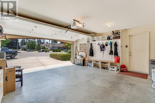 4275 Simeon Court, Kelowna, BC - Indoor Photo Showing Garage