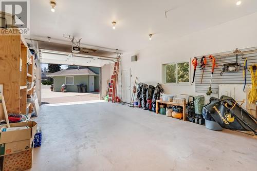 4275 Simeon Court, Kelowna, BC - Indoor Photo Showing Garage