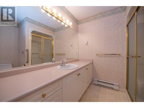 877 K.L.O Road Unit# 307, Kelowna, BC - Indoor Photo Showing Bathroom