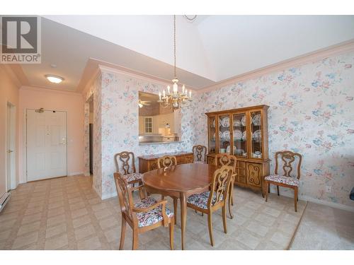 877 K.L.O Road Unit# 307, Kelowna, BC - Indoor Photo Showing Dining Room