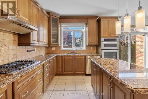 3265 Paul Henderson Drive, Mississauga (Churchill Meadows), ON - Indoor Photo Showing Kitchen With Double Sink With Upgraded Kitchen