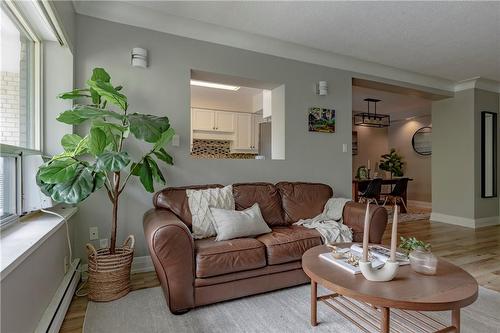 174 Herkimer Street|Unit #304, Hamilton, ON - Indoor Photo Showing Living Room