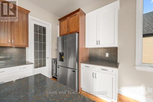 269 Turquoise Street, Prescott And Russell, ON - Indoor Photo Showing Kitchen