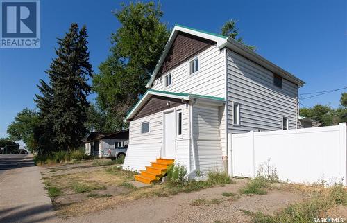 1109 9Th Avenue Nw, Moose Jaw, SK - Outdoor