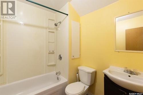 1109 9Th Avenue Nw, Moose Jaw, SK - Indoor Photo Showing Bathroom