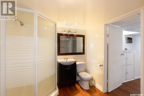 1109 9Th Avenue Nw, Moose Jaw, SK - Indoor Photo Showing Bathroom