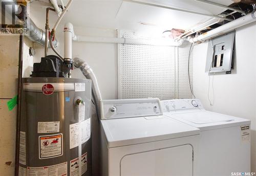 1109 9Th Avenue Nw, Moose Jaw, SK - Indoor Photo Showing Laundry Room