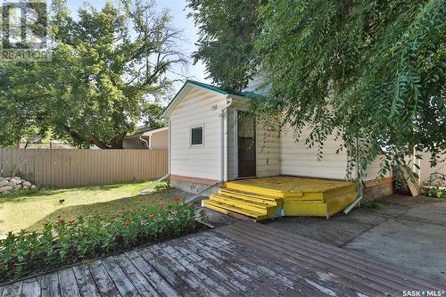 1109 9Th Avenue Nw, Moose Jaw, SK - Outdoor