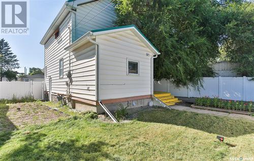 1109 9Th Avenue Nw, Moose Jaw, SK - Outdoor