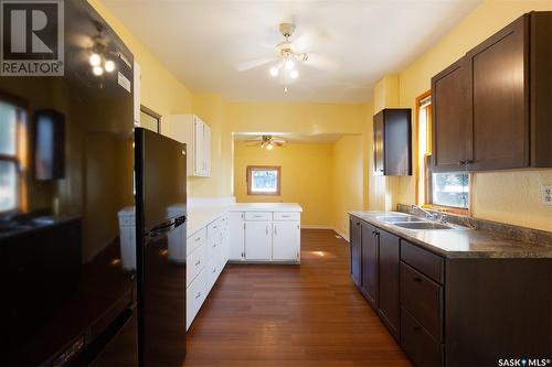 1109 9Th Avenue Nw, Moose Jaw, SK - Indoor Photo Showing Kitchen With Double Sink