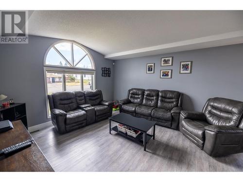 5706 Kovachich Drive, Prince George, BC - Indoor Photo Showing Living Room