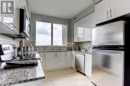 1616 - 60 South Town Centre Boulevard, Markham (Unionville), ON - Indoor Photo Showing Kitchen With Double Sink