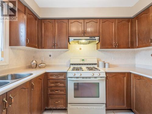 10 Silmoro Court, Vaughan, ON - Indoor Photo Showing Kitchen With Double Sink