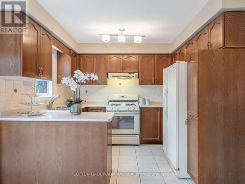 10 Silmoro Court, Vaughan, ON - Indoor Photo Showing Kitchen