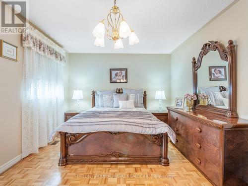 10 Silmoro Court, Vaughan (Maple), ON - Indoor Photo Showing Bedroom