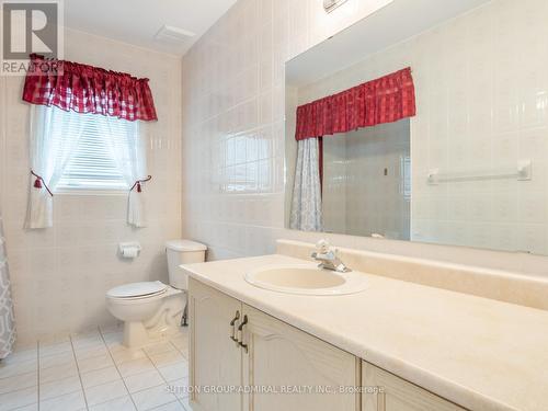 10 Silmoro Court, Vaughan (Maple), ON - Indoor Photo Showing Bathroom