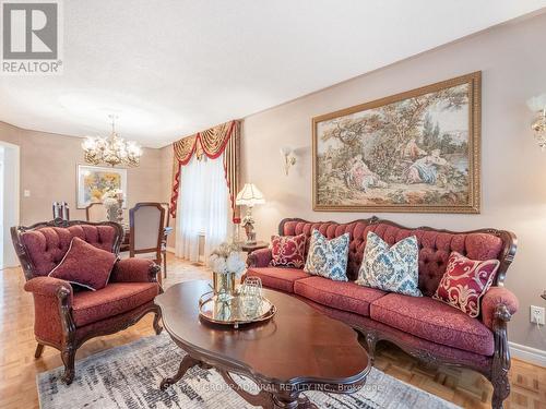 10 Silmoro Court, Vaughan, ON - Indoor Photo Showing Living Room