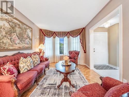 10 Silmoro Court, Vaughan, ON - Indoor Photo Showing Living Room