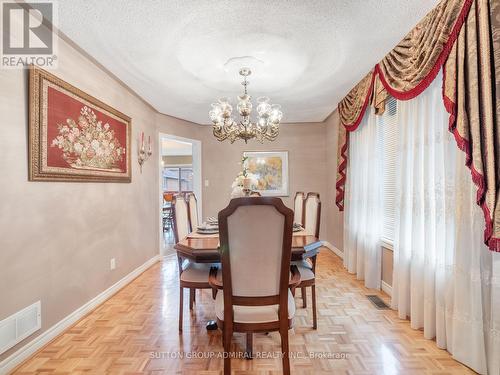 10 Silmoro Court, Vaughan, ON - Indoor Photo Showing Dining Room