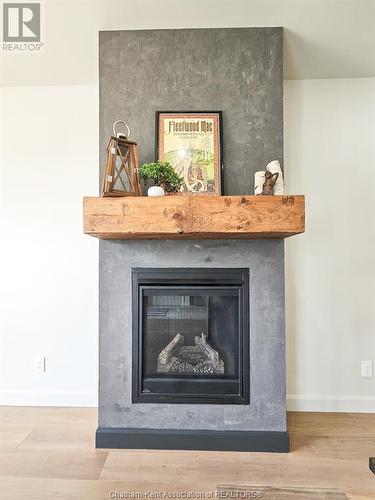 19260 Lakeside Drive, Lighthouse Cove, ON - Indoor Photo Showing Living Room With Fireplace