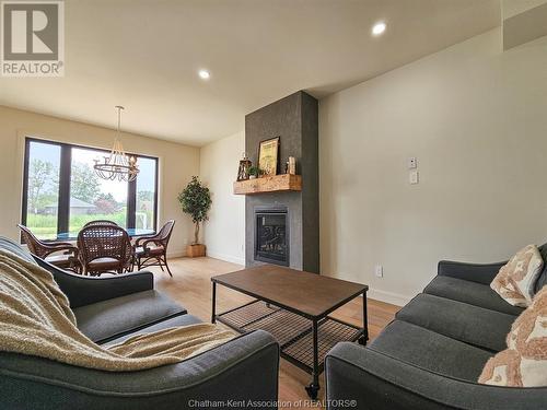 19260 Lakeside Drive, Lighthouse Cove, ON - Indoor Photo Showing Living Room With Fireplace