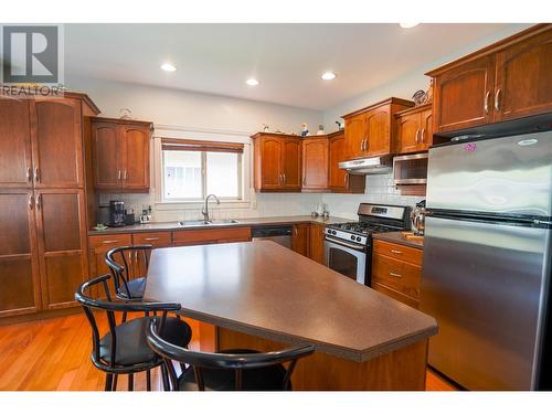 334 Moubray Road, Kelowna, BC - Indoor Photo Showing Kitchen With Double Sink