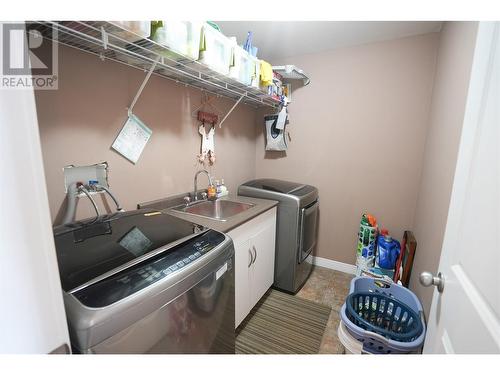 334 Moubray Road, Kelowna, BC - Indoor Photo Showing Laundry Room