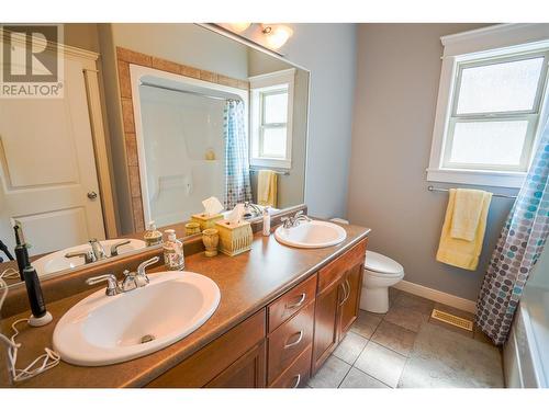 334 Moubray Road, Kelowna, BC - Indoor Photo Showing Bathroom