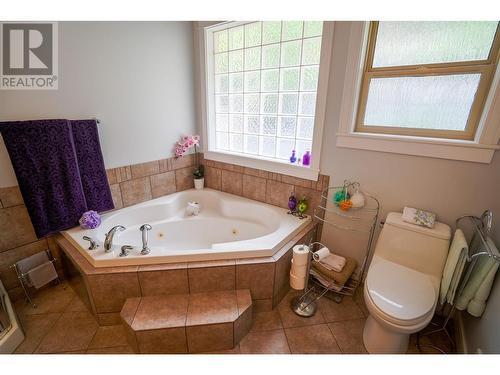 334 Moubray Road, Kelowna, BC - Indoor Photo Showing Bathroom