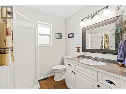 1144 Wharf Road, Scotch Creek, BC - Indoor Photo Showing Bathroom