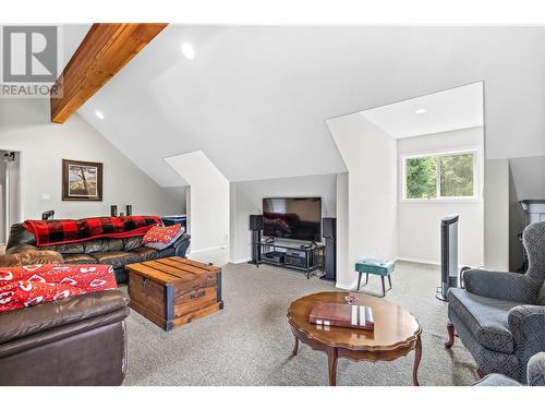 1144 Wharf Road, Scotch Creek, BC - Indoor Photo Showing Living Room