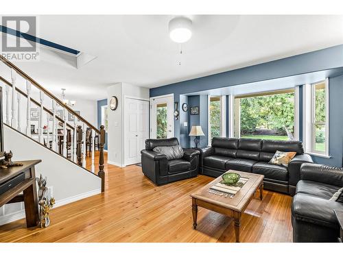 1144 Wharf Road, Scotch Creek, BC - Indoor Photo Showing Living Room