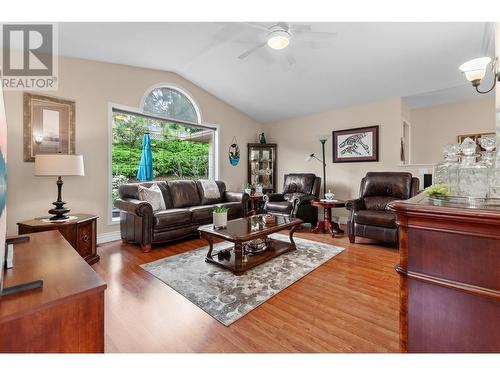 415 Ridge Road, Penticton, BC - Indoor Photo Showing Living Room