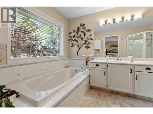 415 Ridge Road, Penticton, BC - Indoor Photo Showing Bathroom