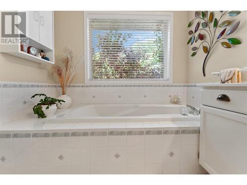 415 Ridge Road, Penticton, BC - Indoor Photo Showing Bathroom