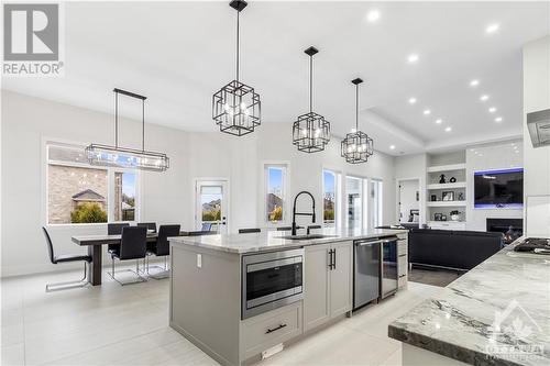 475 Lockmaster Crescent, Ottawa, ON - Indoor Photo Showing Kitchen With Upgraded Kitchen