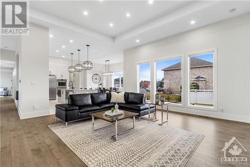 475 Lockmaster Crescent, Ottawa, ON - Indoor Photo Showing Living Room