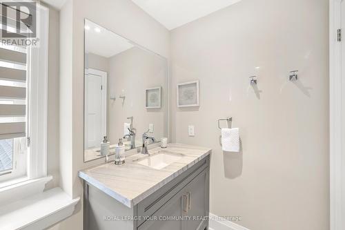 9966 Keele Street, Vaughan, ON - Indoor Photo Showing Bathroom