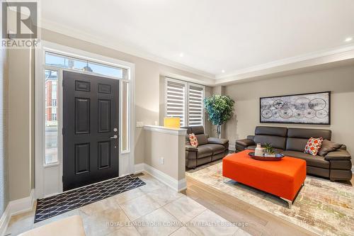 9966 Keele Street, Vaughan, ON - Indoor Photo Showing Living Room