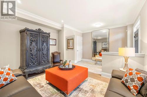 9966 Keele Street, Vaughan, ON - Indoor Photo Showing Living Room