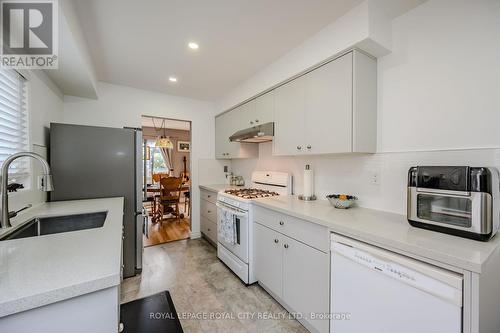 3200 Candela Drive, Mississauga, ON - Indoor Photo Showing Kitchen