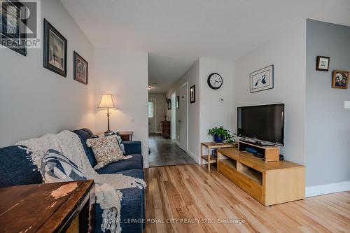 3200 Candela Drive, Mississauga (Mississauga Valleys), ON - Indoor Photo Showing Living Room