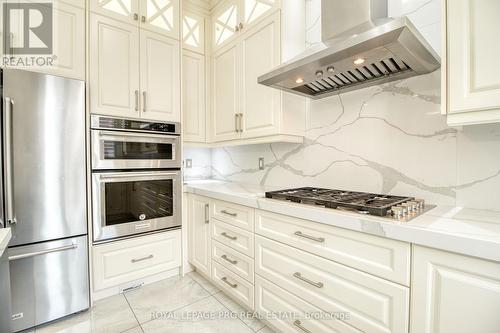 12 Idol Road, Brampton (Credit Valley), ON - Indoor Photo Showing Kitchen With Upgraded Kitchen