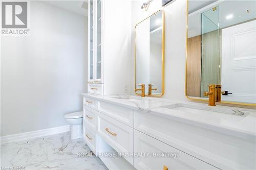 45C Lakeshore Road, St. Catharines, ON - Indoor Photo Showing Bathroom